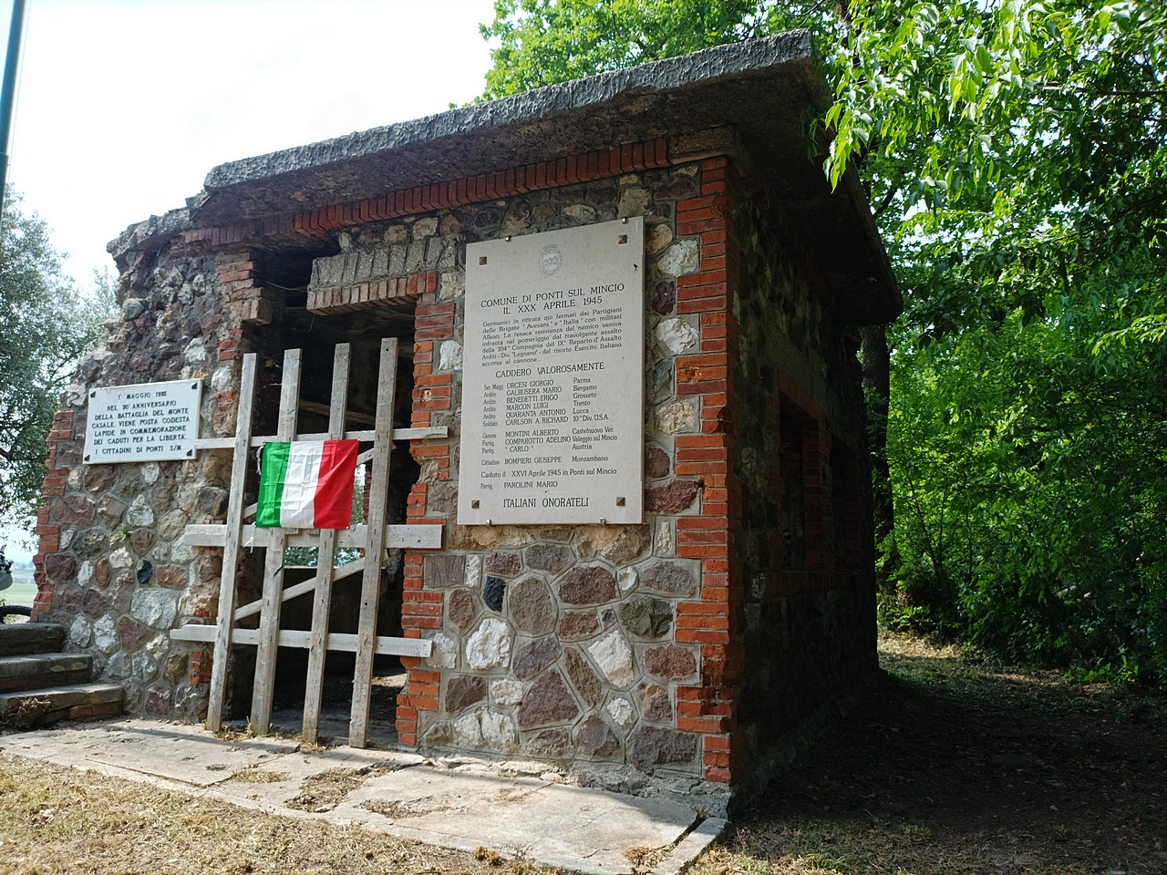 Dettaglio del casolare sul Monte Casale a Ponti sul Mincio